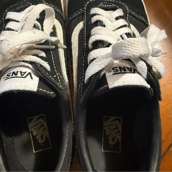 Youth 6 Vans Classic Black and White Low-Tops - Picture 4 of 9